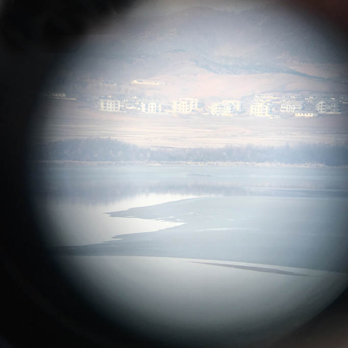 looking_glass.n.korea